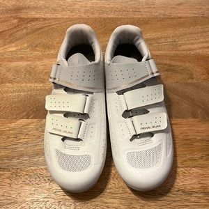 NEW WHITE PEARL IZUME CYCLING SHOES